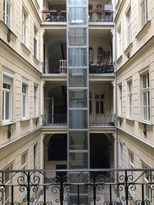 White Luxury Apartment Budapest Esterno foto