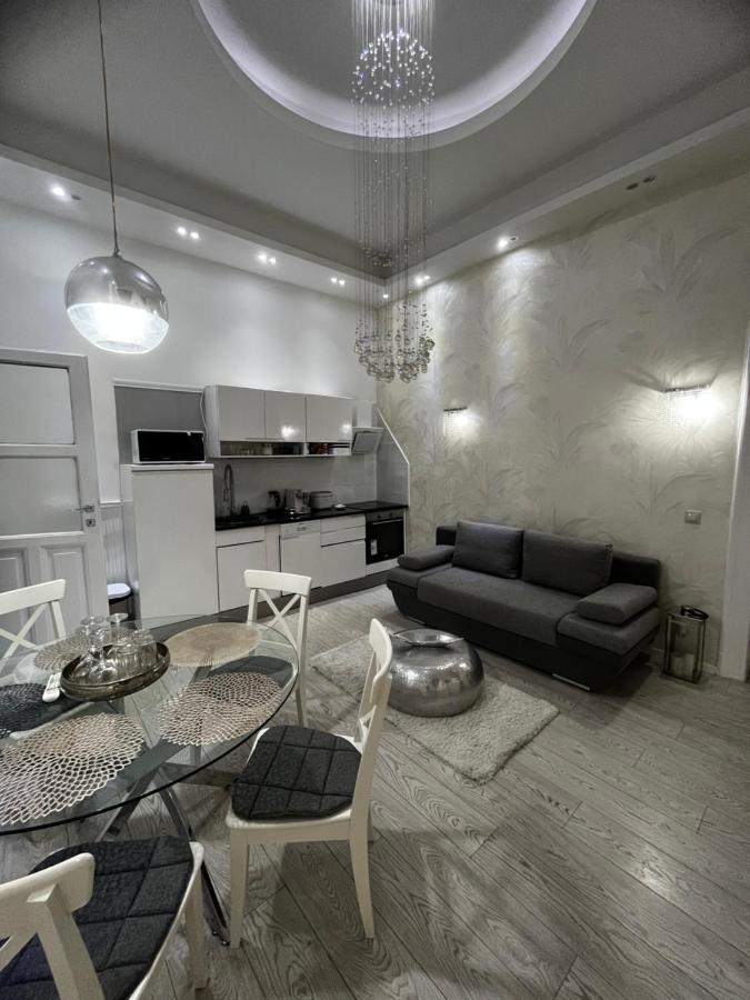 White Luxury Apartment Budapest Esterno foto