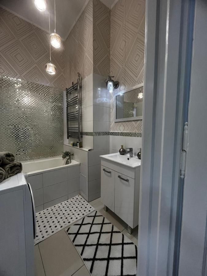 White Luxury Apartment Budapest Esterno foto